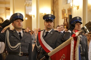 Poczet sztandarowy Policji na uroczystościach kościelnych