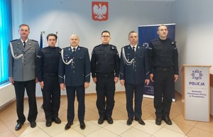 Wspólne zdjęcie policjantów z Komendantem Powiatowym Policji w Przeworsku