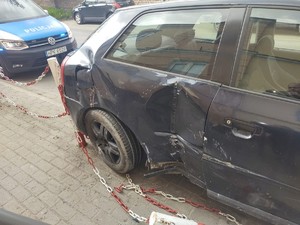 Miejsce zdarzenia drogowego oraz uszkodzenia pojazdu audi