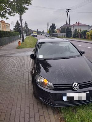 Pojazd marki volkswagen biorący udział w zdarzeniu drogowym