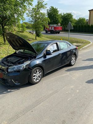 Samochód marki Toyota biorący udziała w zdarzeniu