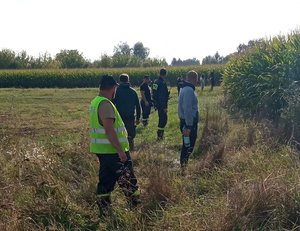 Policjanci wspólnie z OSP i mieszkańcami prowadzą poszukiwania 50-latka w Grzęsce