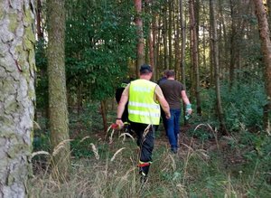 Policjanci wspólnie z OSP i mieszkańcami prowadzą poszukiwania 50-latka w Grzęsce