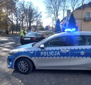 Policjanci podczas działań związanych ze Wszystkimi Świętymi