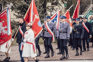 Poczet sztandarowy KPP w Przeworsku podczas przemarszu