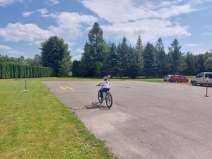 Policjanci podczas egzaminu na kartę rowerową