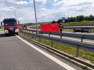 Miejsce zdarzenia drogowe straż pożarna i motocykl