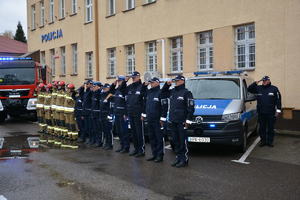 Przeworscy policjanci i strażacy uczcili śmierć swojego kolegi, tragicznie zmarłego policjanta.