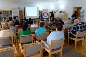 Policjanci na spotkaniu z seniorami