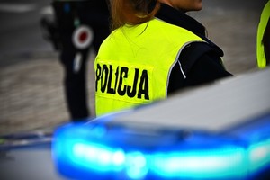 Zdjęcie policjanta w kamizelce odblaskowej