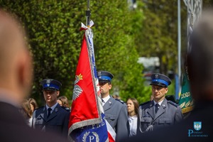 Składanie wieńców przed pomnikiem