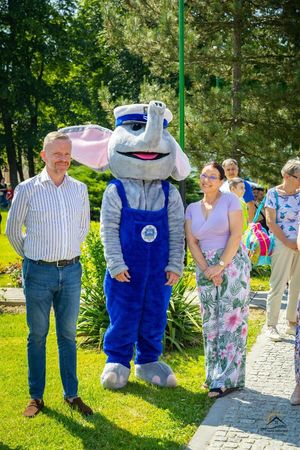 Wspólne zdjęcie ze słonikiem policyjnym