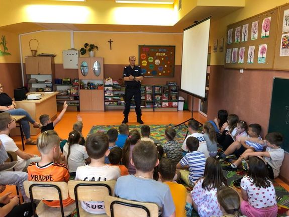 Dzielnicowi podczas spotkań z dziećmi