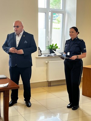 Mieszkańcy na debecie poświęconej seniorom
