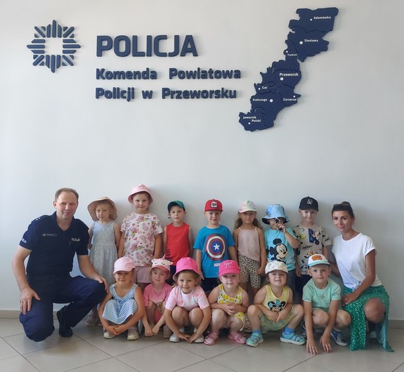 Wspólne pamiątkowe zdjęcia z przedszkolakami