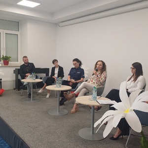 Policjanci na debacie z seniorami