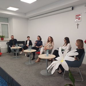 Policjanci na debacie z seniorami