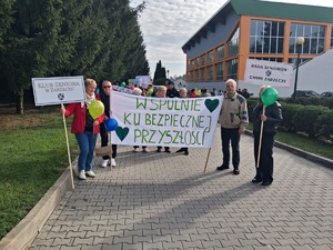 Policjanci uczestniczą w marszu przeciwko krzywdzeniu dzieci