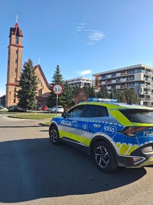 Policjanci podczas działań związanych ze Świętem Zmarłych