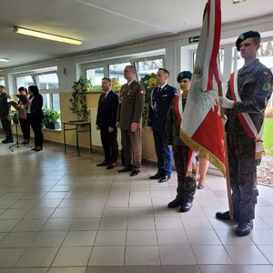 Zaproszeni goście, rodzice oraz uczniowie klas mundurowych