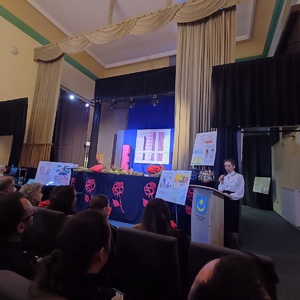 Uczestniczy konferencji podczas prelekcji