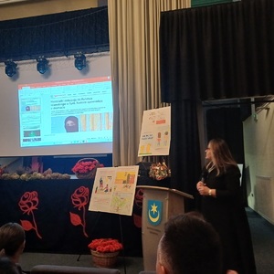 Uczestniczy konferencji podczas prelekcji