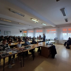 Młodzież podczas debaty
