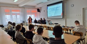 Młodzież podczas debaty