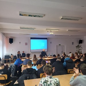 Młodzież podczas debaty