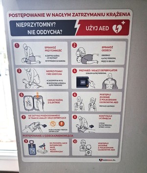 Defibrylator w budynki komendy