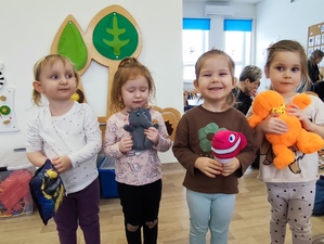 Policjant podczas spotkania z dziećmi