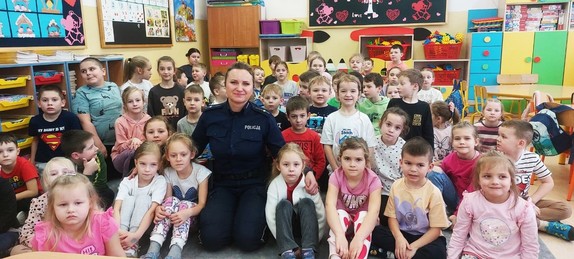 Dzielnicowi podczas spotkań z dziećmi i młodzieżą