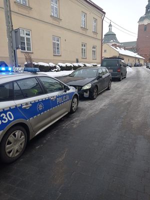 Zdarzenie drogowe z udziałem trzech pojazdów na skrzyżowaniu ul. Krakowskiej z ul. Ablewicza w Przeworsku