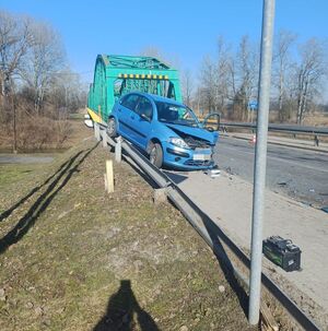 Miejsce zdarzenie drogowego uszkodzenia pojazdów peugeot i citroen