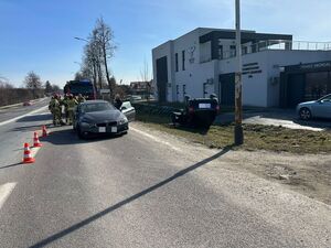 Miejsce zdarzenia drogowego pojazd bmw i hyundai