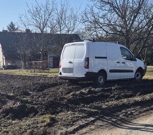 Pojazd marki peugeot