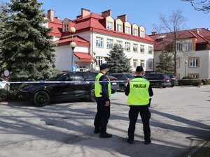 Policjanci i straż pożarna podczas działań sztabowych