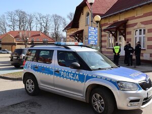 Policjanci i straż pożarna podczas działań sztabowych