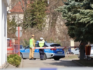 Policjanci i straż pożarna podczas działań sztabowych