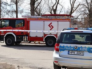 Policjanci i straż pożarna podczas działań sztabowych