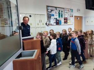 Przedszkolaki odwiedzają przeworską jednostkę