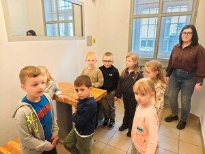 Przedszkolaki odwiedzają przeworską jednostkę