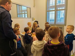 Przedszkolaki odwiedzają przeworską jednostkę