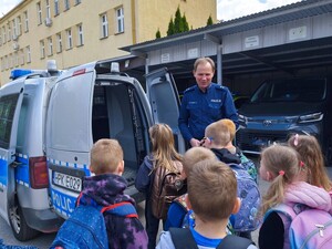Przedszkolaki odwiedzają przeworską jednostkę