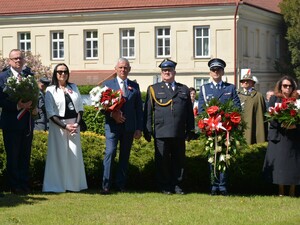 Uroczyste obchody uchwalenia Konstytucji 3 Maja w Przeworsku z udziałem przeworskich funkcjonariuszy