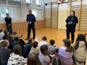 Policjanci spotkali się z uczniami Szkoły Podstawowej w Zarzeczu