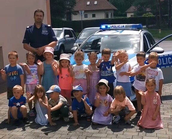 Dzielnicowi podczas spotkania z dziećmi