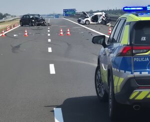 Miejsce zdarzenia drogowego i uszkodzenia pojazdów toyota  i hyundai