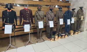 Zdjęciem mundurów policyjnych