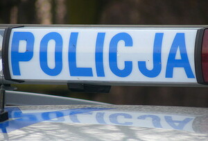 Napis policja na samochodzie